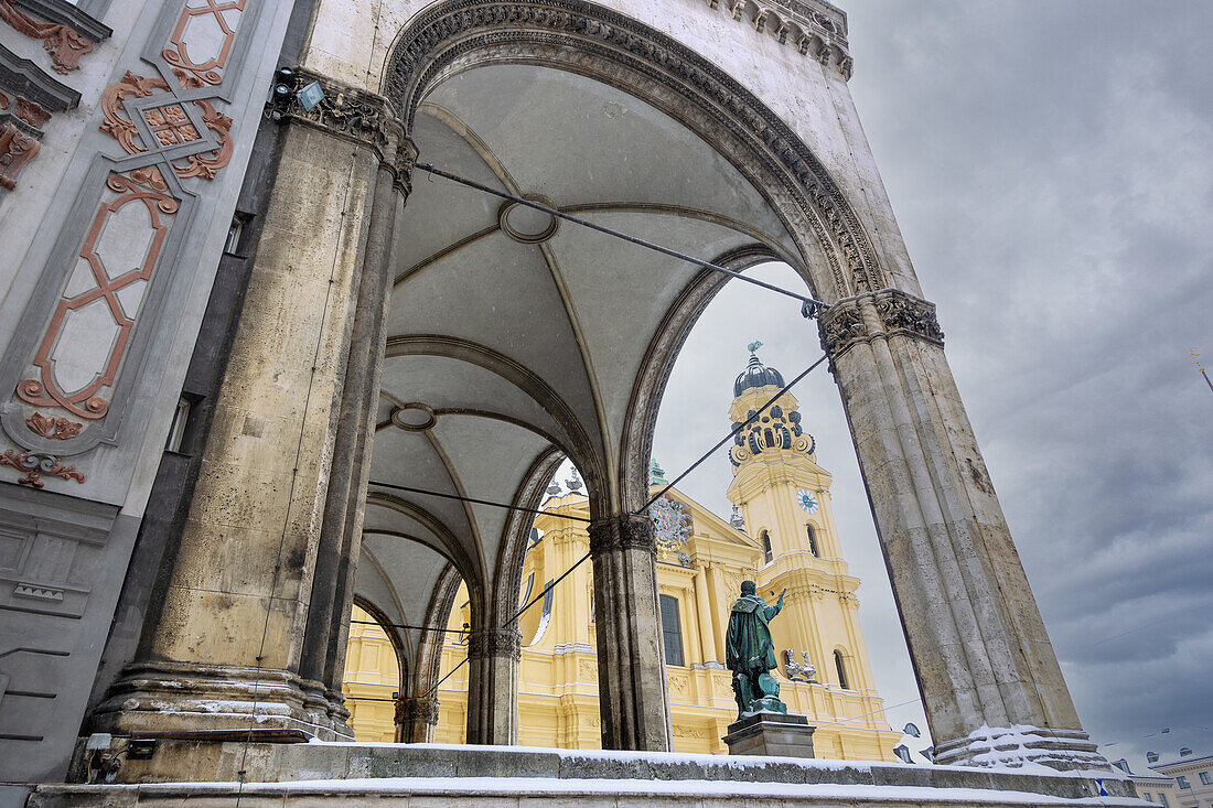 Munich; Feldherrnhalle, Theatinerkirche St. Kajetan