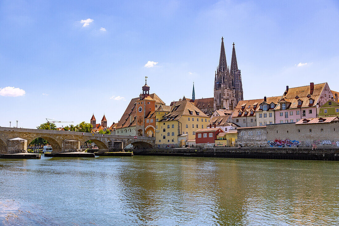 Regensburg Donauufer Steinerne Brücke … Bild Kaufen 71382222 Image Professionals