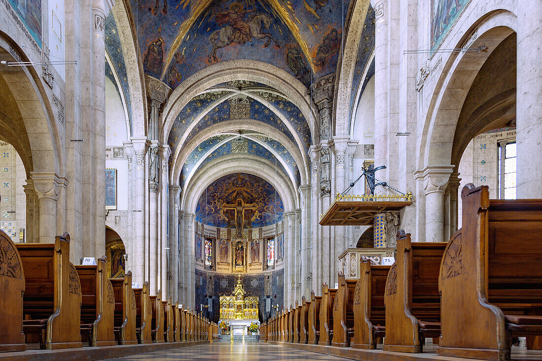 Weiden in der Oberpfalz; St. Josef, Jugendstilkirche, Innenraum, Bayern, Deutschland