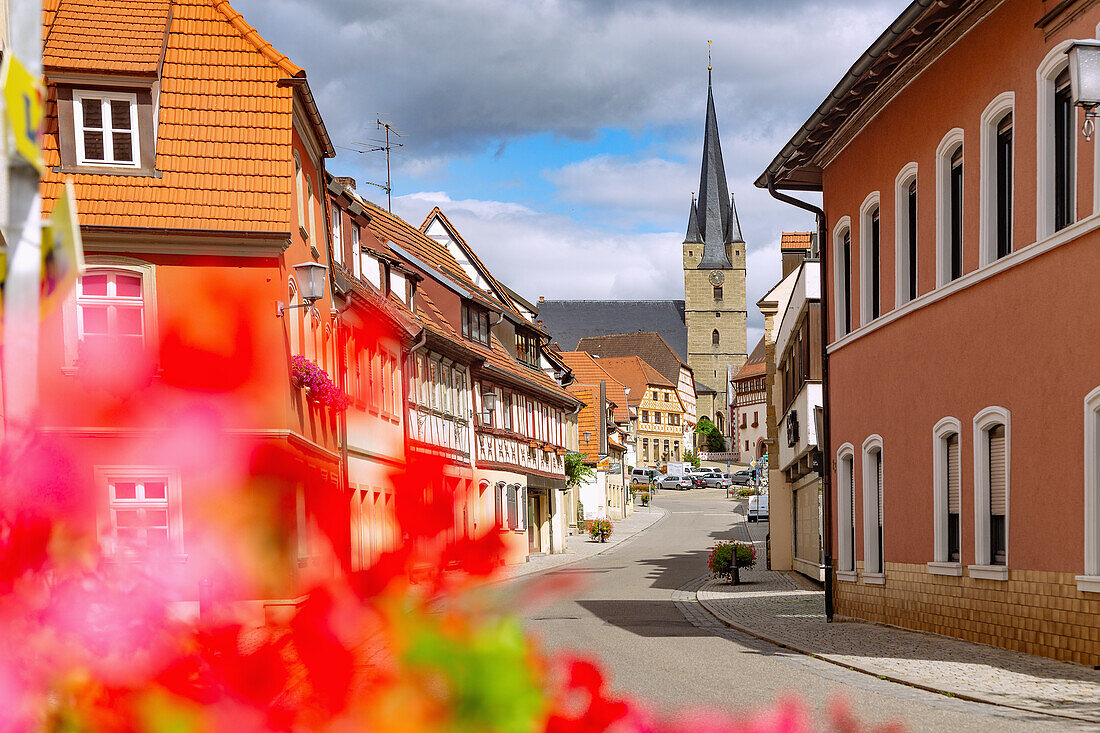 Zeil am Main; Hauptstraße, Oberer Marktplatz, Stadtpfarrkirche St. Michael, Bayern, Deutschland