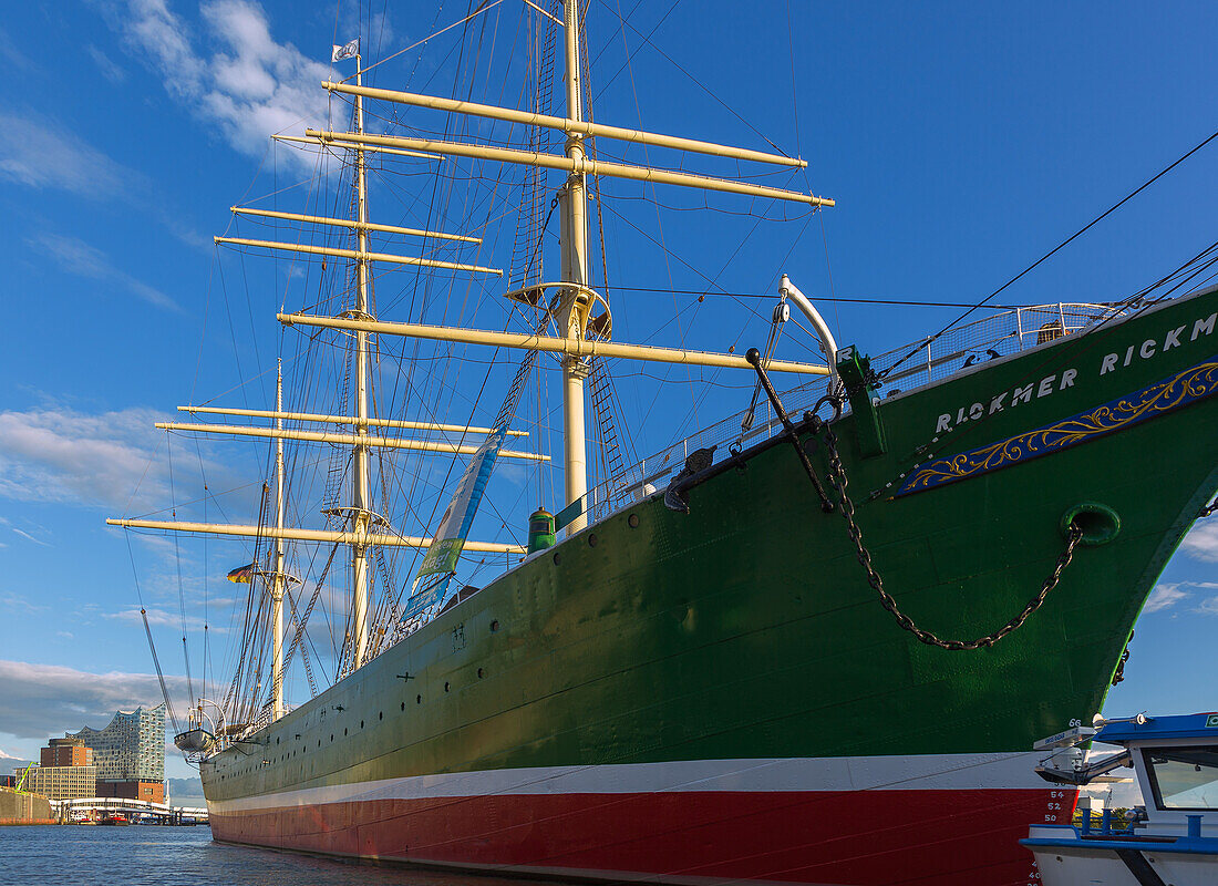 Hamburg, Rickmer Rickmers, Elbphilharmonie, Landungsbrücken, Norder Elbe, Norddeutschland, Deutschland