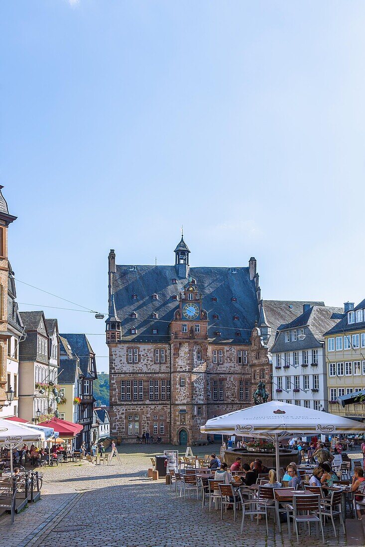 Marburg an der Lahn; Marktplatz, Rathaus, Café, Hessen, Deutschland