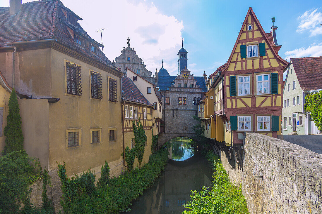 market wide; Malerwinkel, Maintor, Rathaus