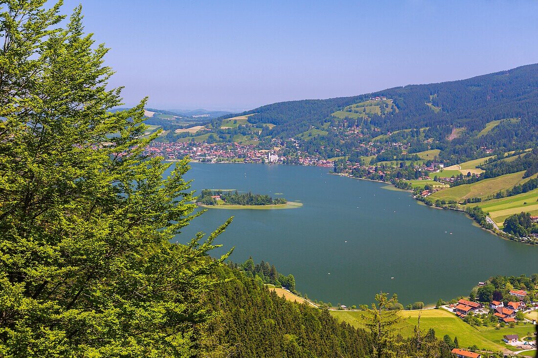 Schliersee with the island of Wörth, view of Fischhausen and Schliersee from the Rennersberg Höhenweg
