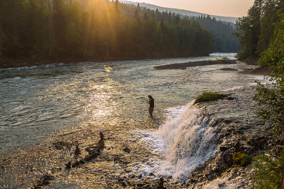 Well Gray Provincial Park; Clearwater River, Falls Creek, Angler, British Columbia, Kanada