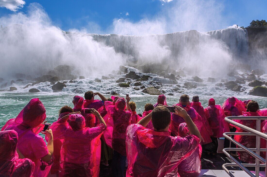 Niagara Falls, Bridal Veil Falls, Horneblower Niagara Cruises