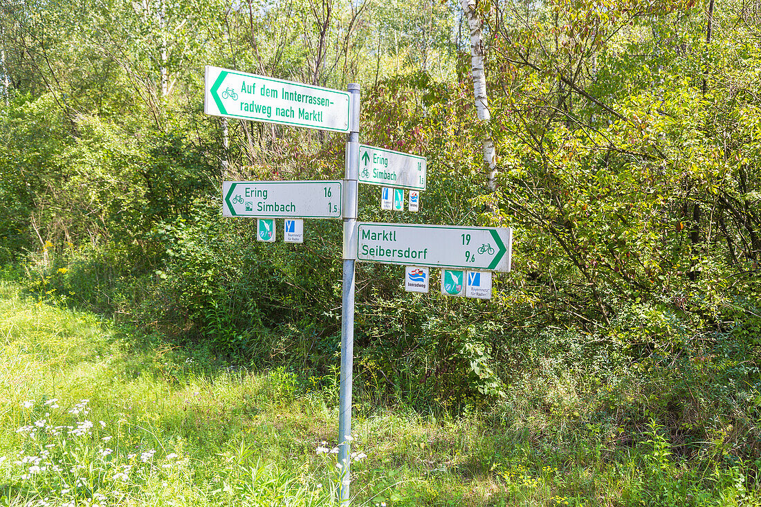 Cycle signposts Innradweg and Innterrassenradweg