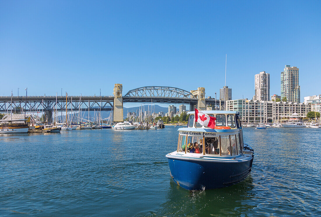 Vancouver, False Creek Ferries, Granville Island, Burrard Street Bridge, British Columbia, Kanada
