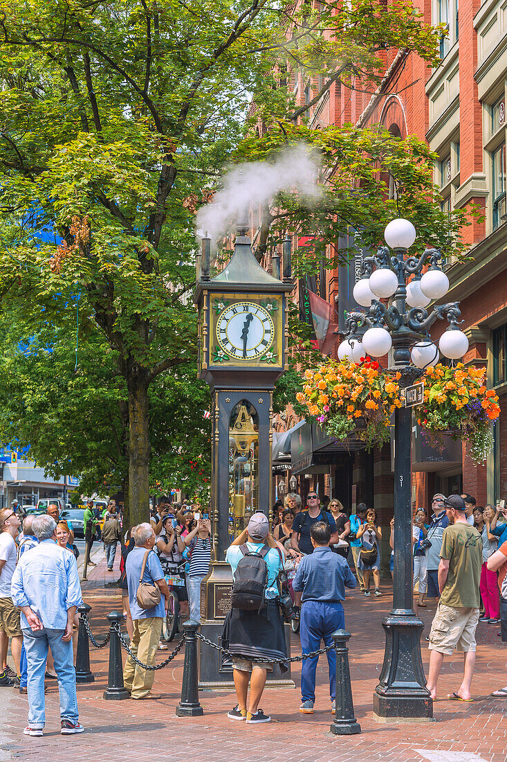 Vancouver, Gastown, Steam Clock zur vollen Stunde, British Columbia, Kanada