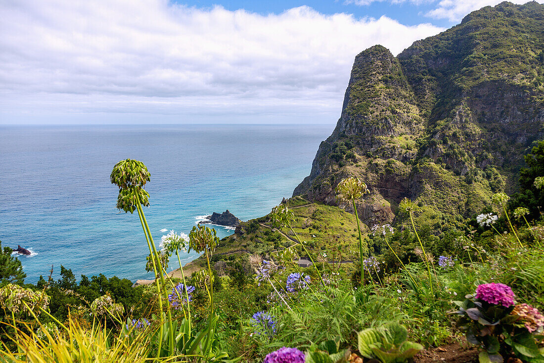Nordküste, Ausblick von Miradouro Sao Cristovao bei Boaventura, portugiesische Insel Madeira, Portugal