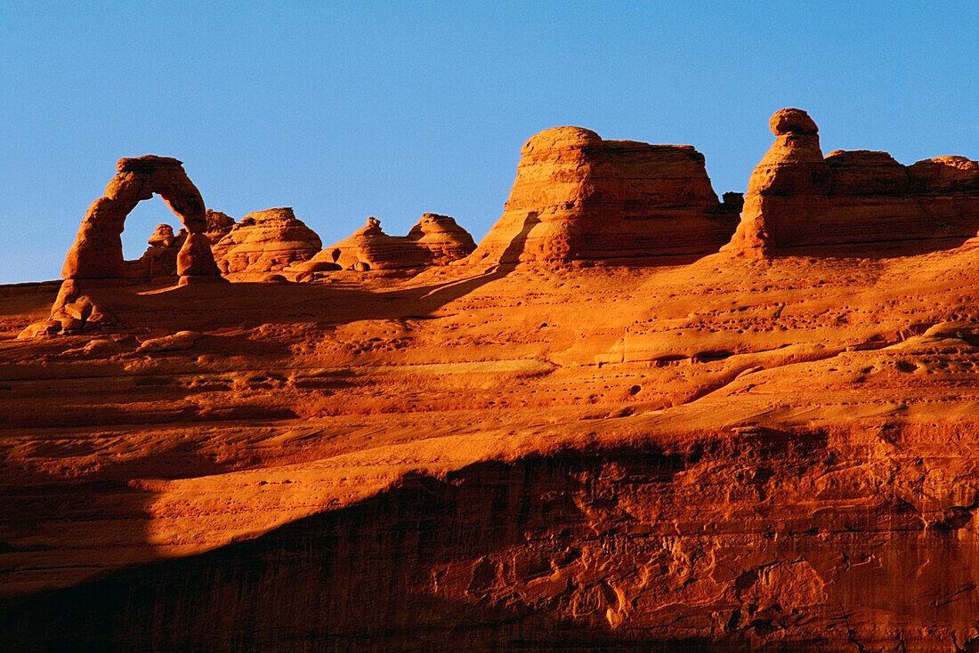 Felsformationen auf einer Landschaft, Arches National Park, Utah, USA