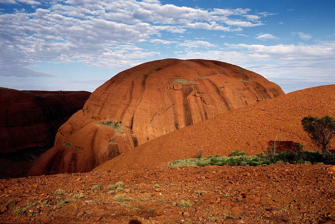 Felsformationen aus Sandstein, Uluru, Uluru-Kata Tjuta National Park, Northern Territory, Australien