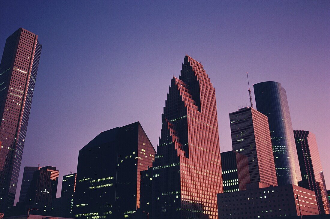 Skyline der Innenstadt bei Sonnenuntergang, Houston, Texas, USA
