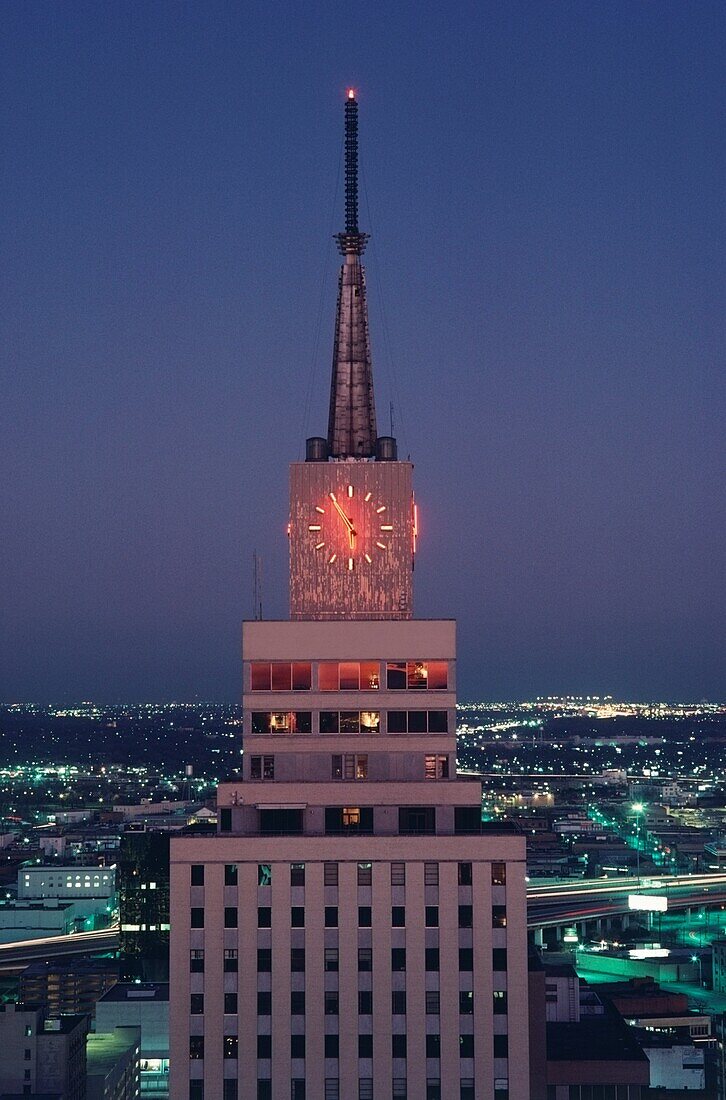 Clock Tower des Mercantile National Bank Building bei Nacht, Dallas, Texas, USA