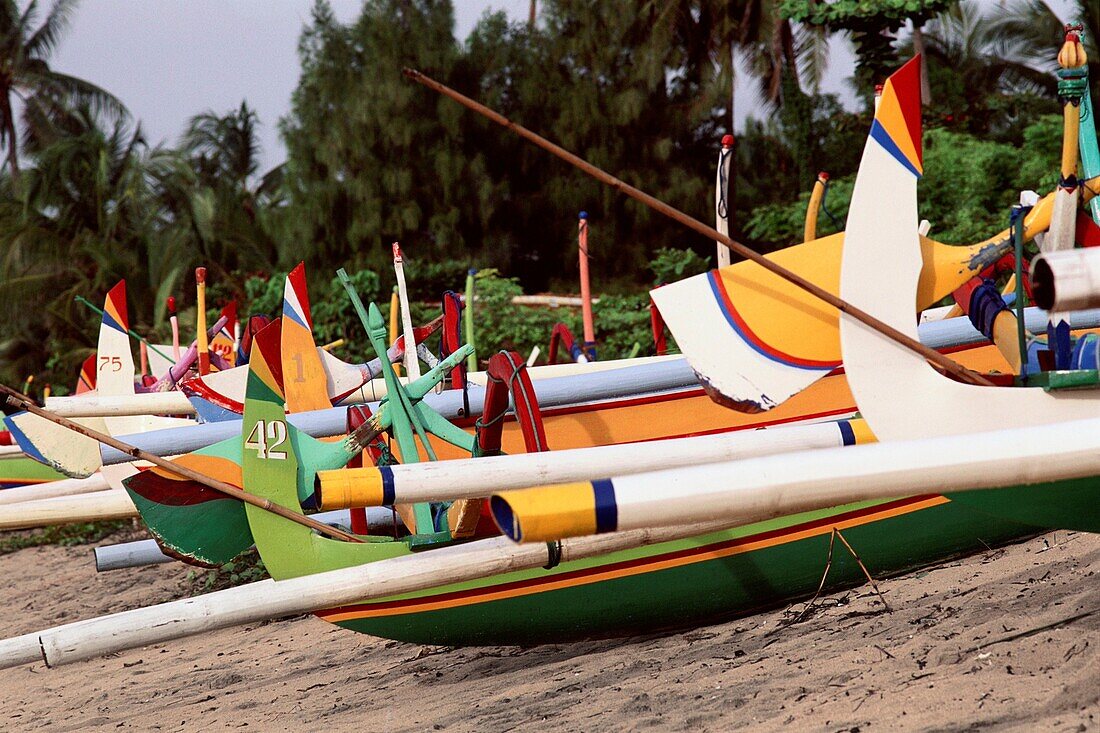 Auslegerboote am Strand, Bali, Indonesien