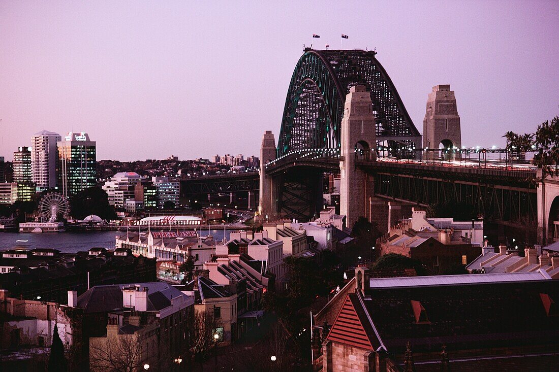 Sydney Harbour Bridge nachts beleuchtet, Hafen von Sydney, Sydney, New South Wales, Australien