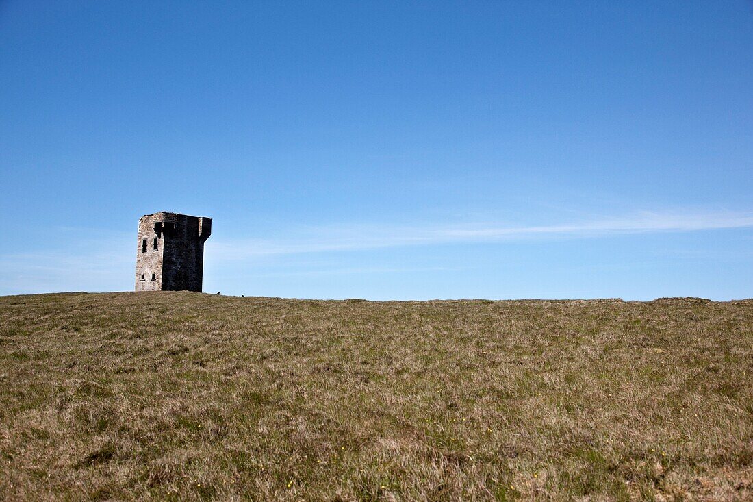 Ruinen eines Gebäudes auf einem Hügel, Killybegs, County Donegal, Irland