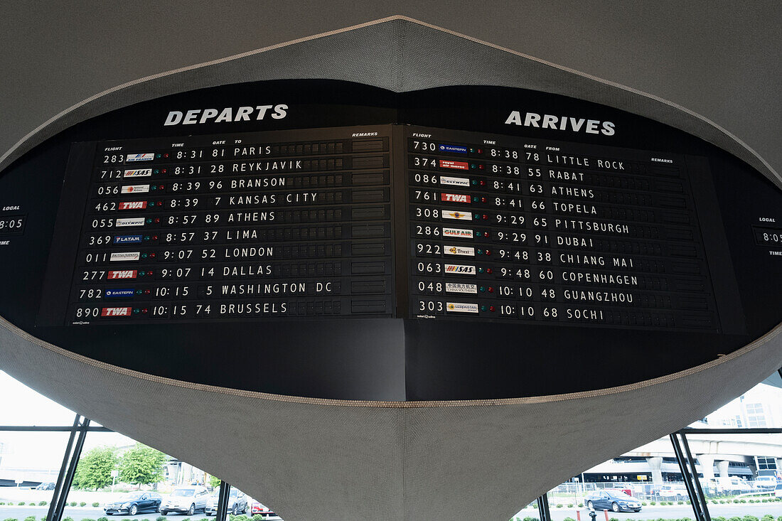 Departures and arrivals board at the TWA hotel