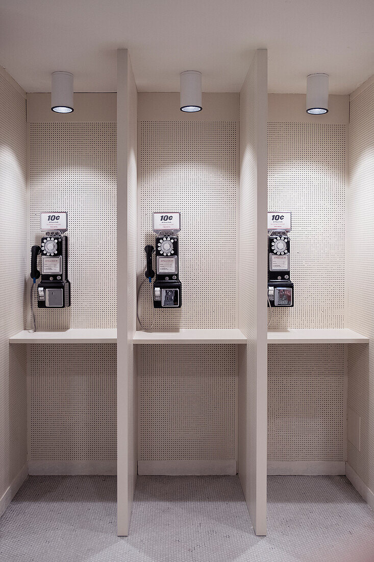 Alte Telefonzellen im TWA-Hotel am Flughafen JFK