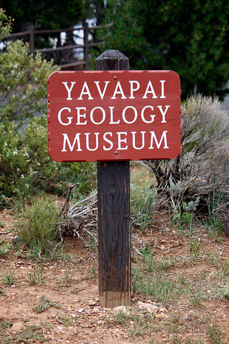 A sign to a museum at the Grand Canyon.