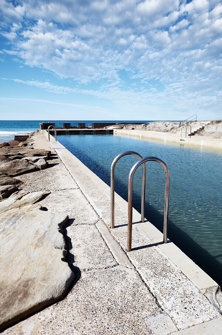 Salzwasserpool am Strand