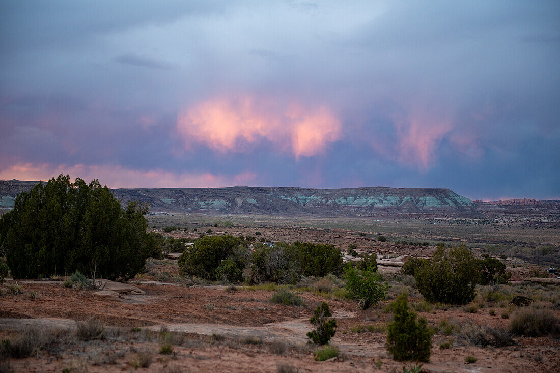 Sonnenuntergang in der Wüste von Moab, Utah