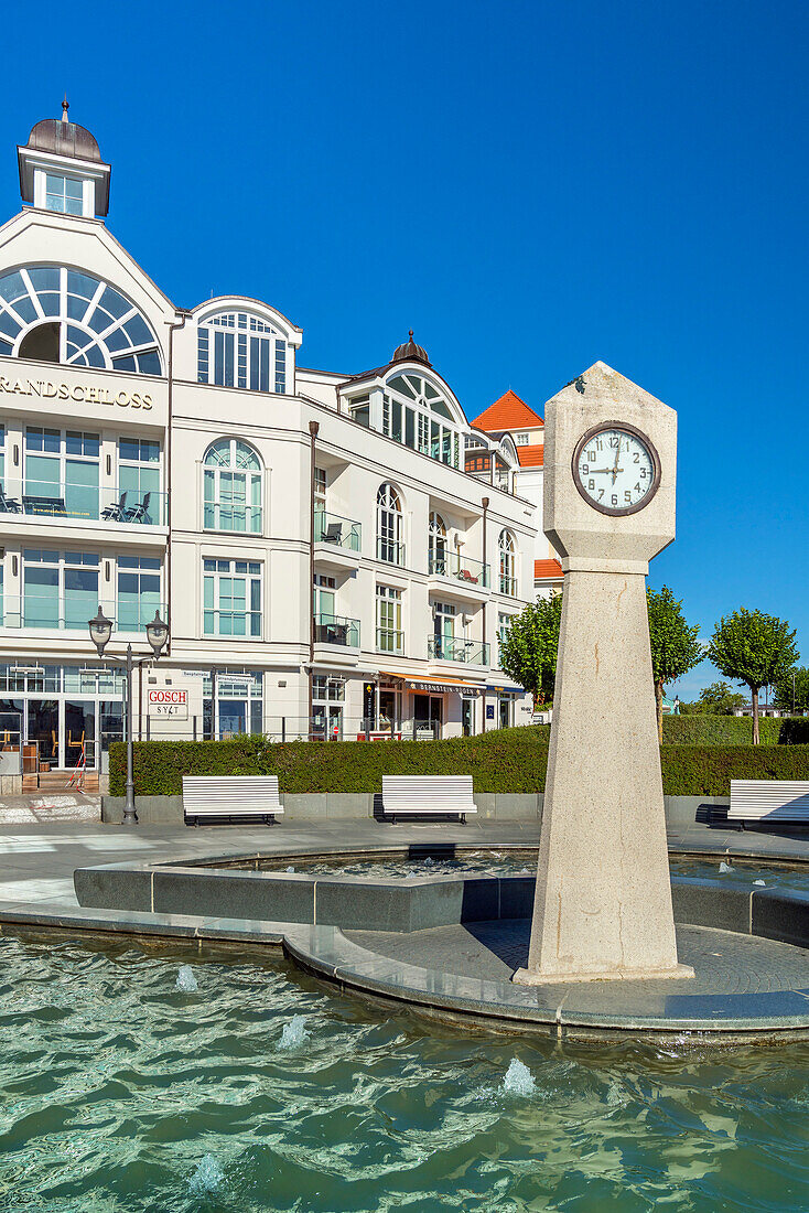 Brunnen an der Seebrücke, Ostseebad Binz, Insel Rügen, Mecklenburg-Vorpommern, Deutschland