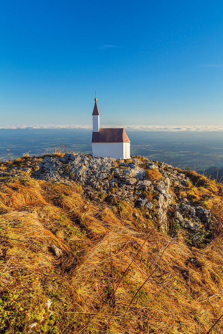 Kapelle am Gipfel des Hochgern (1.748 m) in den Chiemgauer Alpen, Unterwössen, Chiemgau, Oberbayern, Bayern, Deutschland