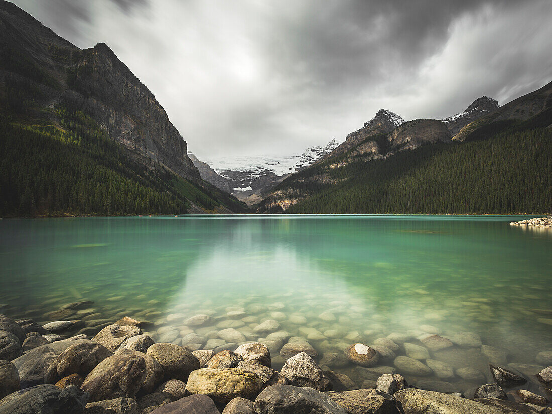 National Park Banff, Langzeitbelichtung am Lake Louise in Alberta, Kanada