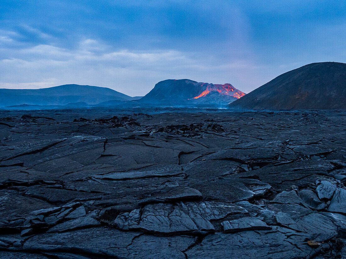 Lavasee um den Vulkanausbruch des Fagradalsfjall in Geldingadalir, Island