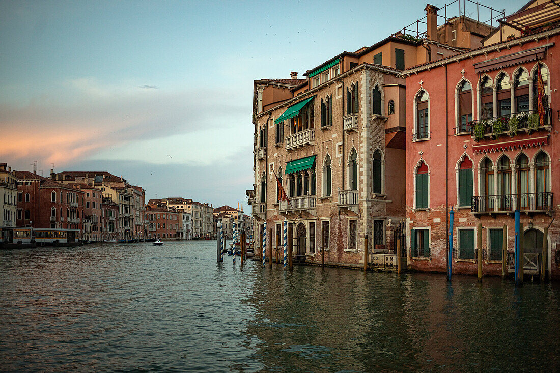 Häuser am Canale Grande in Venedig, Italien