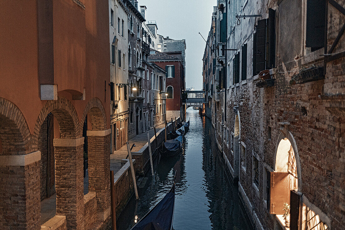 Kleiner Kanal in Venedig Italien