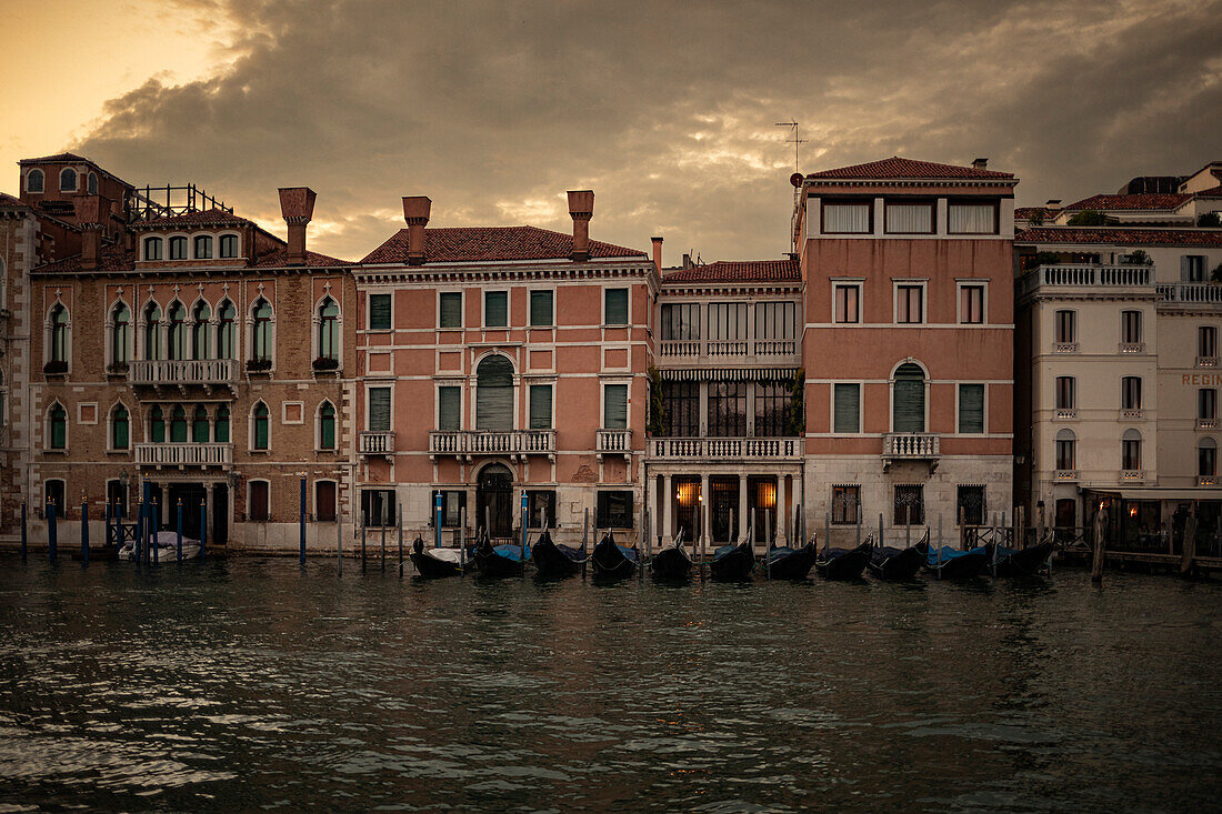 Palazzos im Canal Grande Venedig Italien