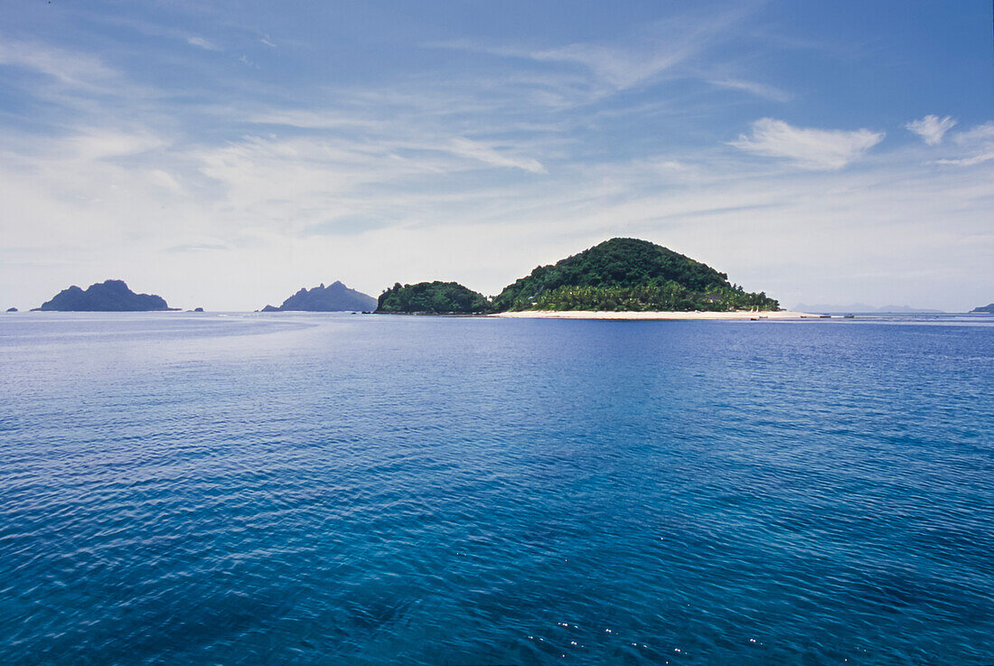 Blick über den tropischen Ozean in Richtung Matamanoa-Inseln - Fidschi