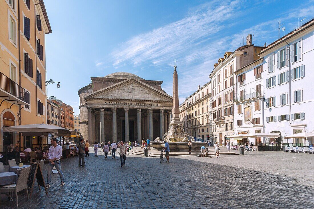 Rome, Piazza della Rotonda, Pantheon – License image – 71384240 lookphotos