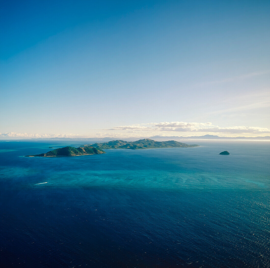Luftaufnahme einer Gruppe von kleinen pazifischen Inseln