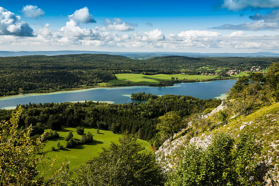 Seenlandschaft, Lac d Ilay, Champagnole, Departement Jura, Bourgogne-Franche-Comté, Jura, Frankreich