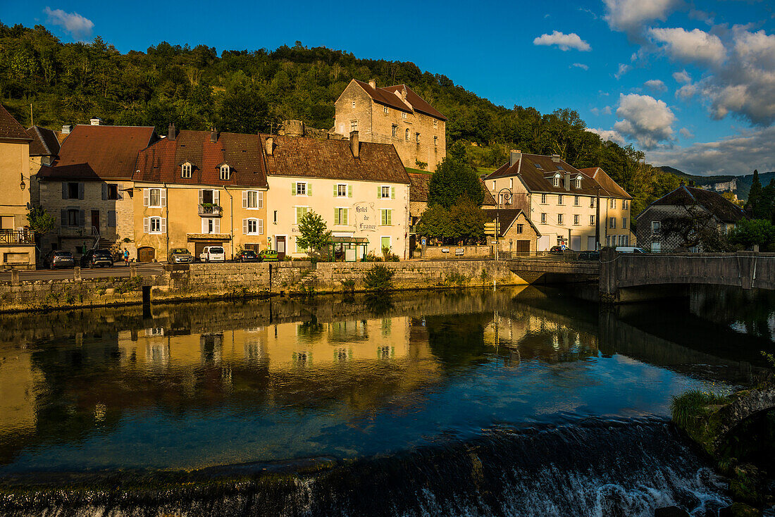 Lods, am Loue, Département Doubs, Bourgogne-Franche-Comté, Jura, Frankreich