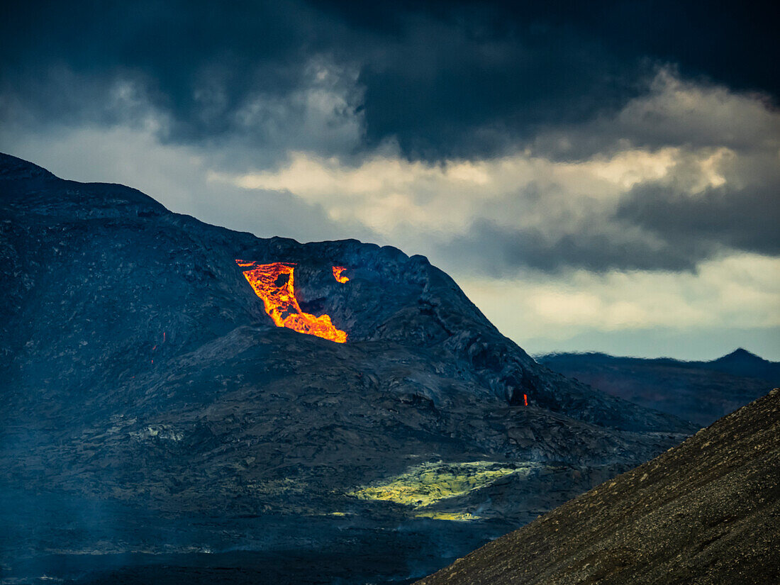 Lavaaustritt vom Fagradalsfjall-Vulkan signalisiert einen weiteren Ausbruch, Island