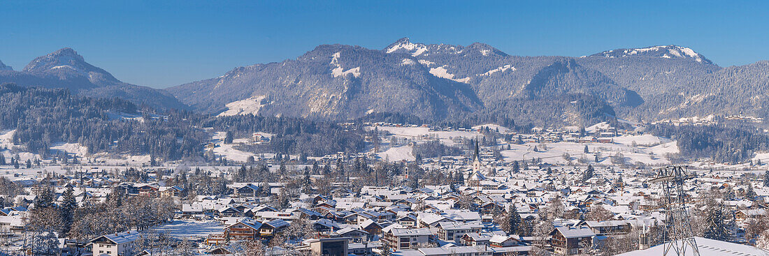 Oberstdorf, dahinter die Allgäuer Alpen, Allgäu, Bayern, Deutschland, Europa