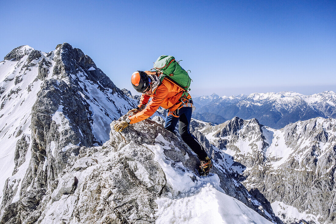 Climbers on the winter ascent of the Jubilee Ridge, from the Zugspitze to the Alpspitze in the Wetterstein Mountains, Bavaria, Germany