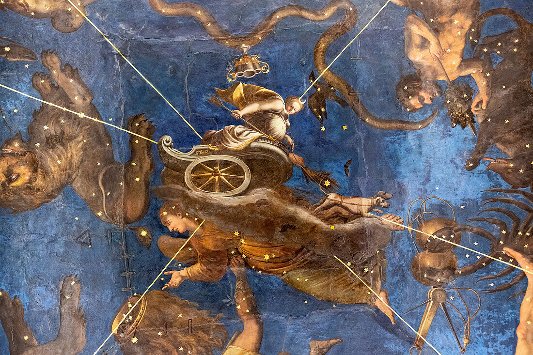 Blick auf das Deckengemälde von Lorenzo Costa im Tierkreisraum im Dogen Palast von Mantua, Mantova, Lombardei, Italien, Europa