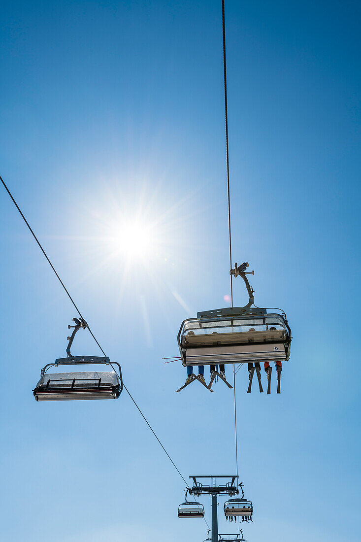 Skiers, chair lift, Compatsch, Alpe di Siusi, South Tyrol, Alto Adige, Italy