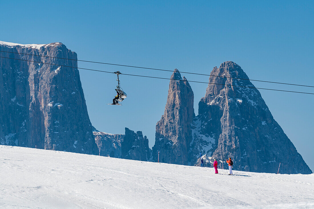 Skiers, chairlift, Sciliar, Compatsch, Seiser Alm, South Tyrol, Alto Adige, Italy