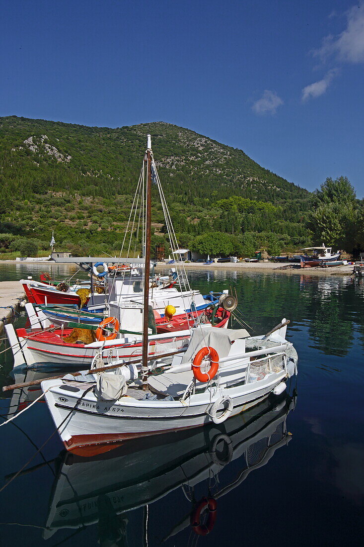Hafen in der Bucht von Stavros, Ithaka, Ionische Inseln, Griechenland