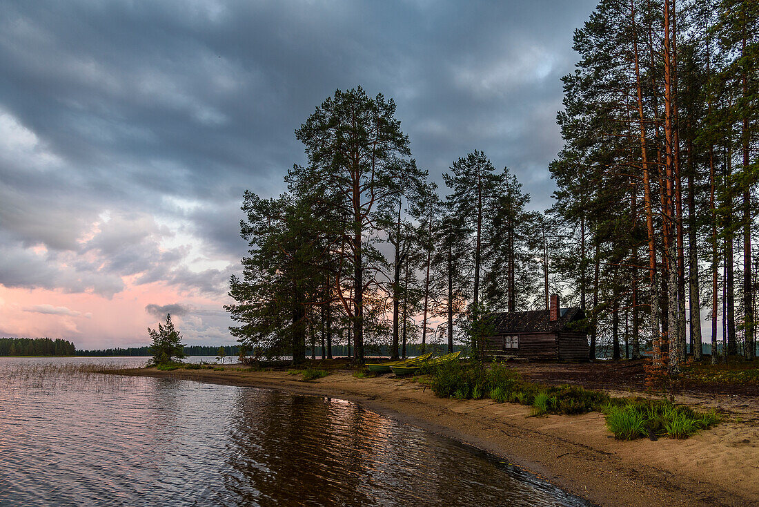 Sauna mitten im Wald  im National Park Patvinsuo, Finnland