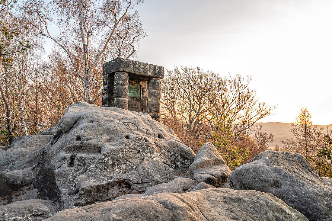 Denkmal zu Ehren der verunglückten Bergsteiger in der Sächsischen Schweiz auf der "Hohen Liebe", Sächsische Schweiz, Deutschland