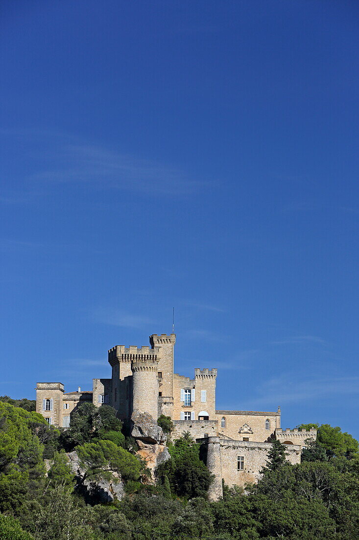 Chateau de la Barben, Bouche-du-Rhone, Provence-Alpes-Cote d'Azur, Frankreich