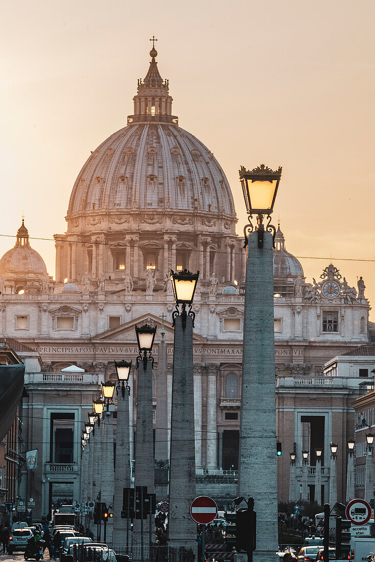 Via della Conciliazione boulevard overlooking St. Peter's Basilica, Rome, Lazio, Italy, Europe