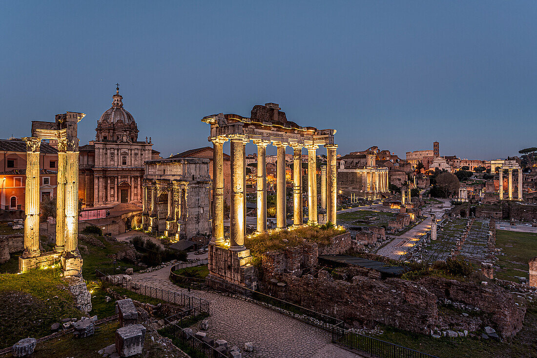 Blick auf Antikes Forum mit Basilica Iulia vom  Kapitolshügel, Rom, Latium, Italien, Europa